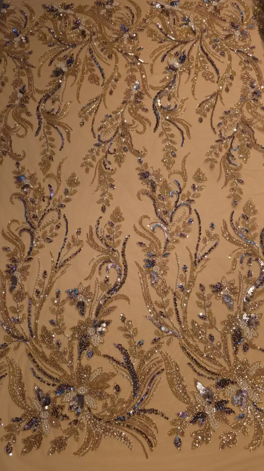 Tul couture champagne cu broderie aurie, paiete albastre și flori din cristale albe