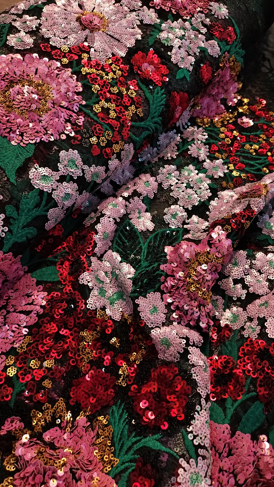 Tul negru couture cu broderie florală multicoloră și paiete tridimensionale